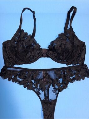 Victoria's Secret Black Lace Underwire Bra & Thong Set